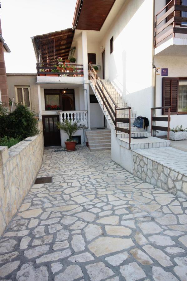 Apartments And Rooms With Parking Space Vrbnik, Krk - 5301 Exterior foto